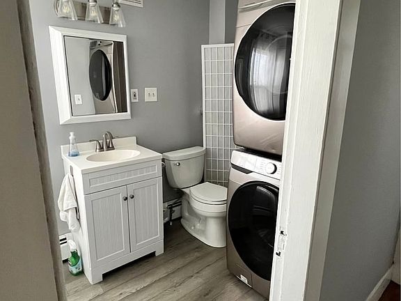 5th image of 330 Main St APT 2