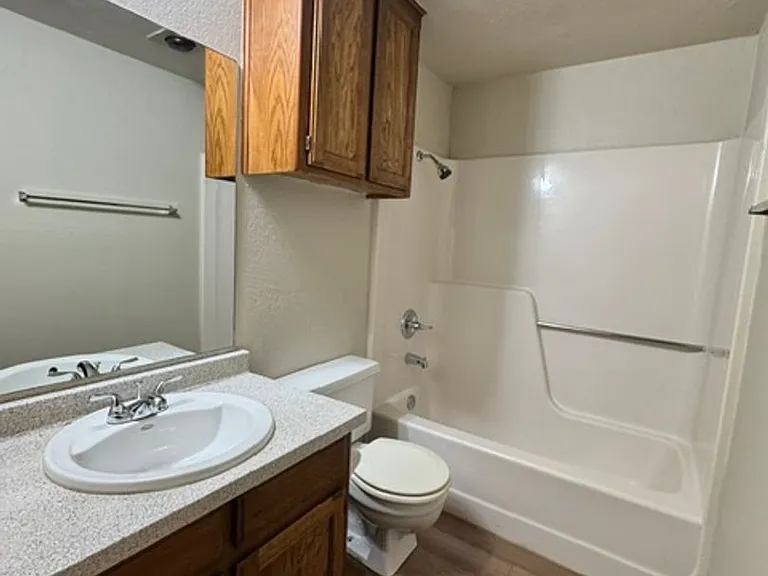 8606 S Drexel Pl — Photo 10
