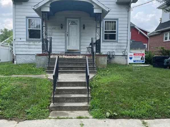 208 9th St, Salem, NJ 08079