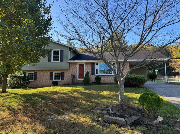 3036 Beacon Dr, Roanoke, VA 24018