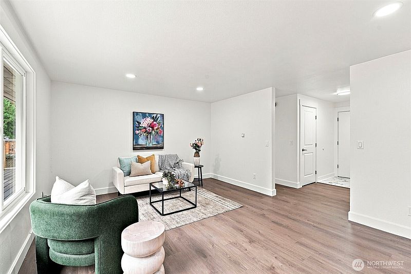 5th image of 112 May St