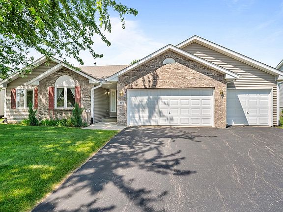 3rd image of 219 Acorn Dr