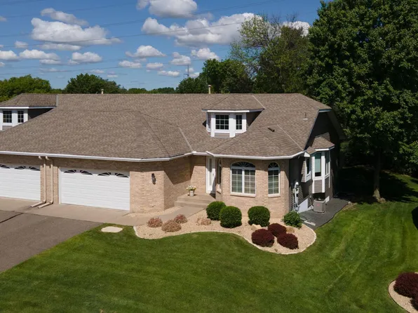 3021 Highpointe Curv, Roseville, MN 55113