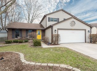 6911 Waterfall Pl, Downers Grove, IL 60516