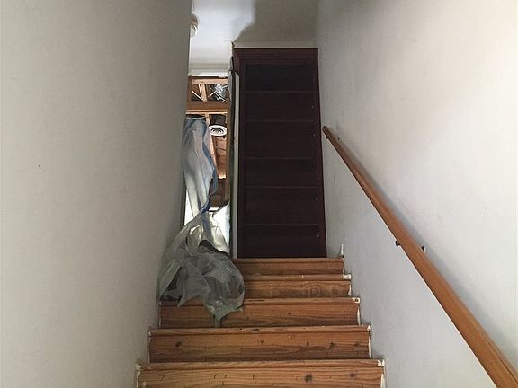 3rd image of 205 N Meridian St #2