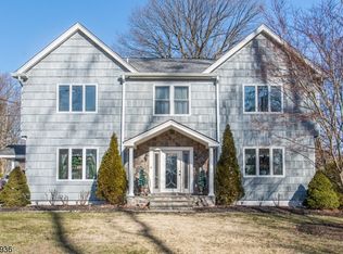 24 Dogwood Ln, Boonton, NJ 07005
