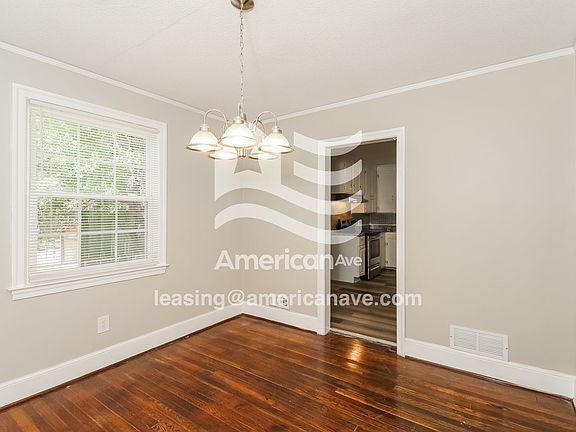 1494881_005_dining_room_12831812.jpg