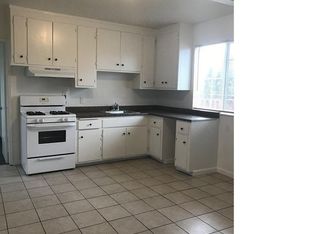8306 B St, Oakland, CA