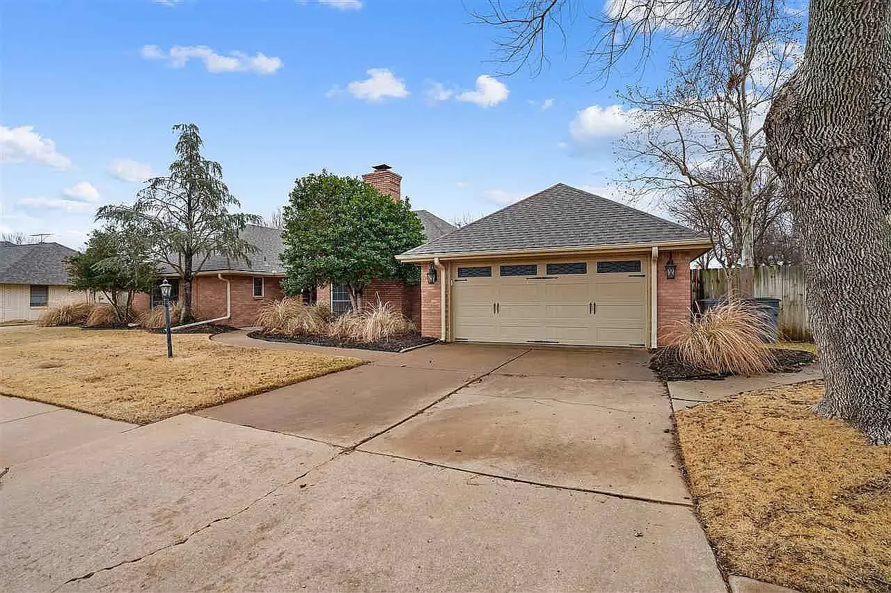 3 bed, 2100 sqft, $2,100 — Photo 1