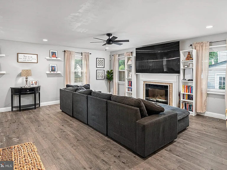 3710 Ivy Hill Ln — Photo 4