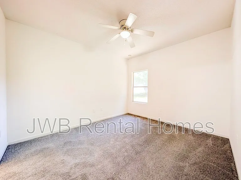 8450 Jasper Ave — Photo 5