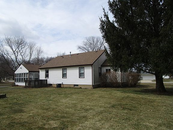 2nd image of 1716 Charlotte Dr