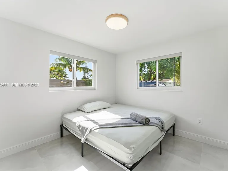 251 N 71st Ave — Photo 19