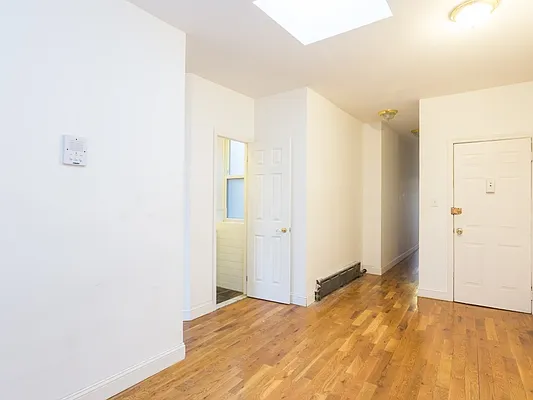 Rented by MNS | media 20