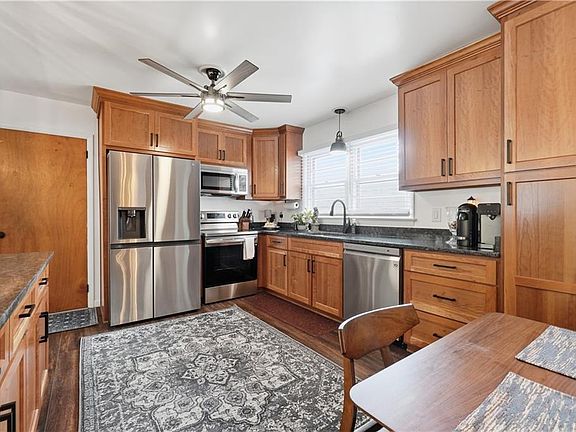 3rd image of 44 Hall Rd