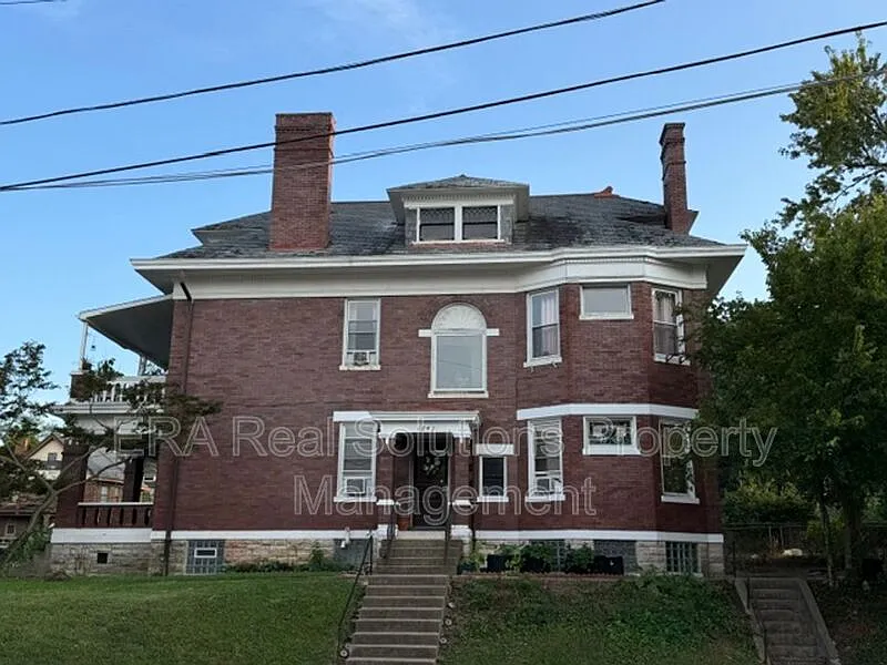2 bed, 1.0 bath, $1,200 — Photo 2
