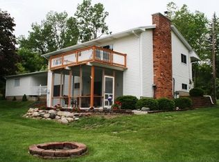 10152 Walnut Shores Dr, Fenton, MI