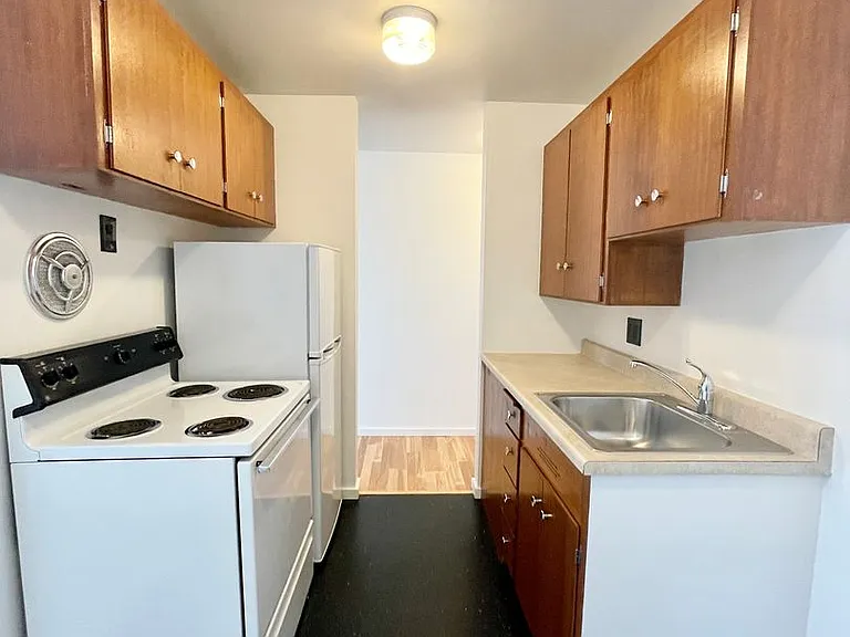 Escolier Apartments — Photo 33