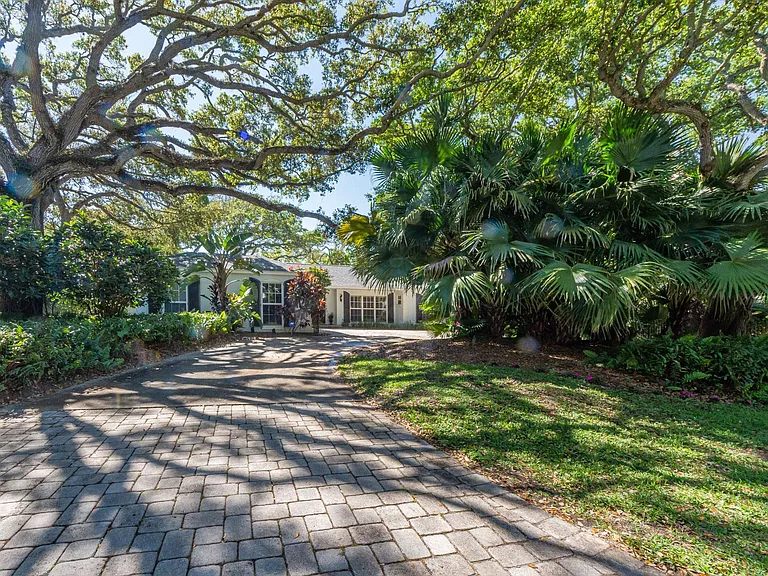 910 Seagrape Ln — Photo 47