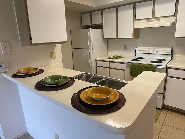 Pointe Vista Apartments — Photo 18