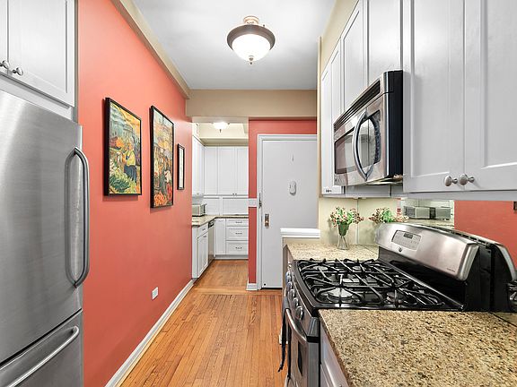 3rd image of 127 W 79th St #12A