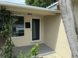 903 NE 7th St, Hallandale Beach, FL 33009