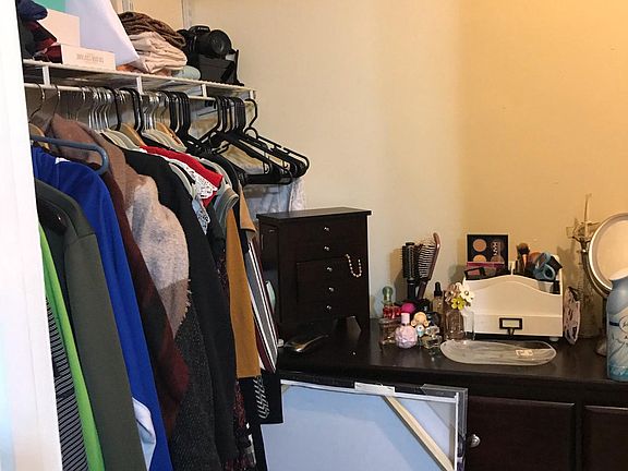 3rd image of 4585 N Elston Ave APT 102