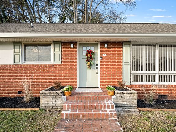 4th image of 1403 Diana St