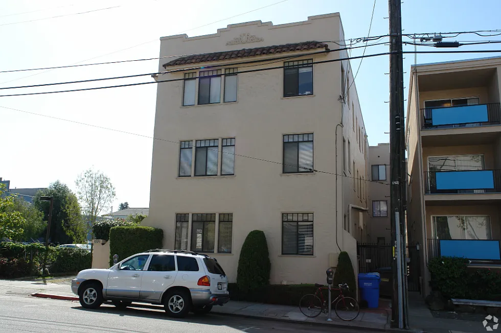 2030 Dwight Way — Photo 3