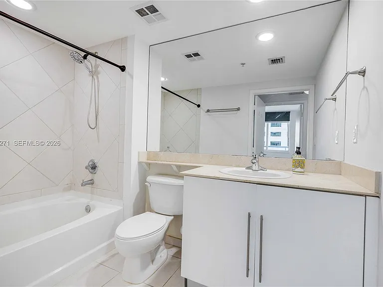 335 Biscayne Blvd #1004 — Photo 19