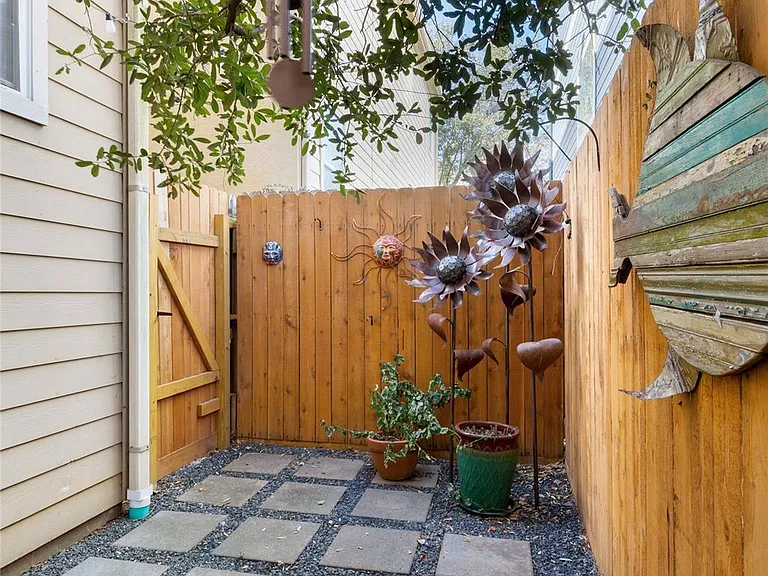 1608 Colorado St — Photo 24