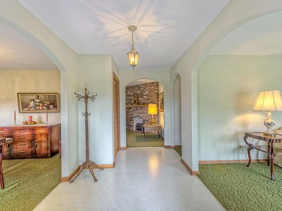 3rd image of 19351 Oakwood Dr