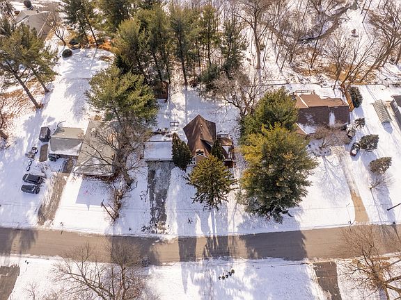 4th image of 3675 E 32nd Ct