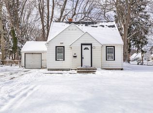 27 Woodside Ln, Rochester, NY 14616