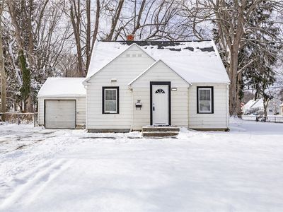 27 Woodside Ln, Rochester, NY, 14616