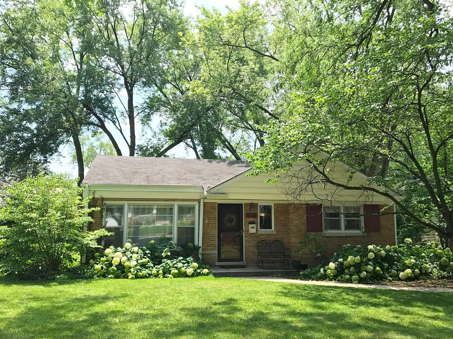 327 Maple St photo 1