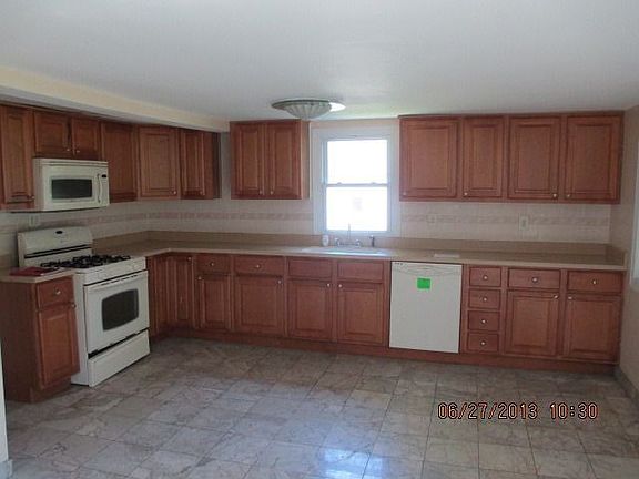 3rd image of 13696 W Vermont Ave