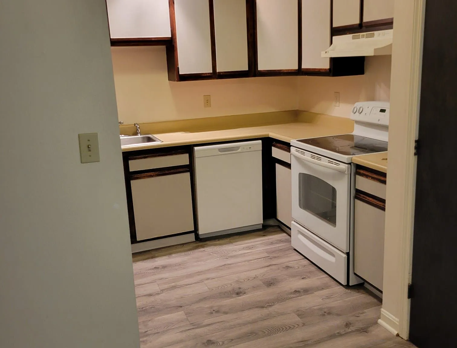 2 bed, 1.0 bath, $1,765 — Photo 4