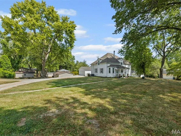 1 Schae Fries Dr, Swansea, IL 62226