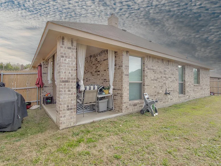531 Sydney St — Photo 30