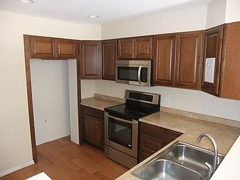 4th image of 410 N Palm Ave
