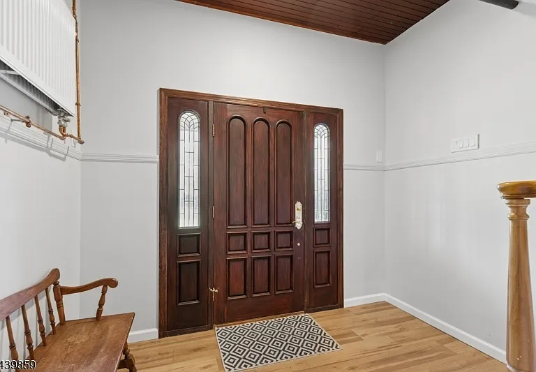 12 Forest Ave — Photo 4