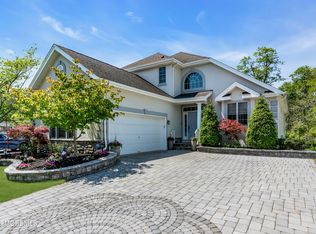 114 E Parsonage Way, Manalapan, NJ 07726
