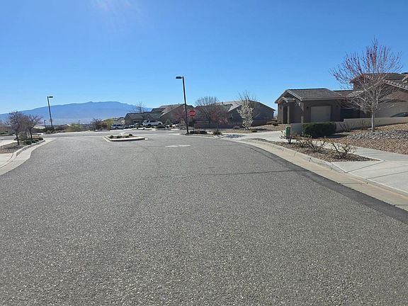 4th image of 2425 Desert View Rd NE