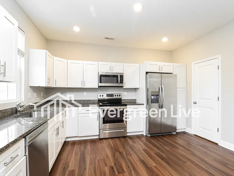 515 Leland St — Photo 3
