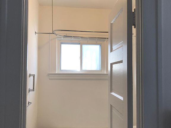3rd image of 1116 Kenilworth Ave APT 3