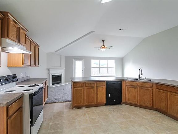 2nd image of 336 Tanglewood Pl