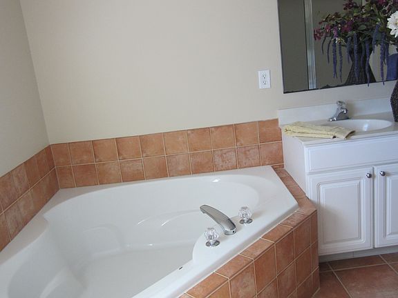 4th image of 123 Marble House Dr