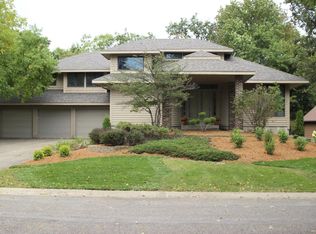 1438 Woodview Ln SW, Rochester, MN 55902