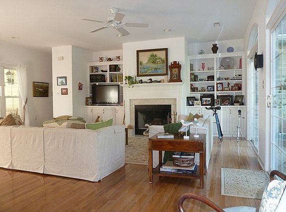 4th image of 504 Eagles Harbor Dr